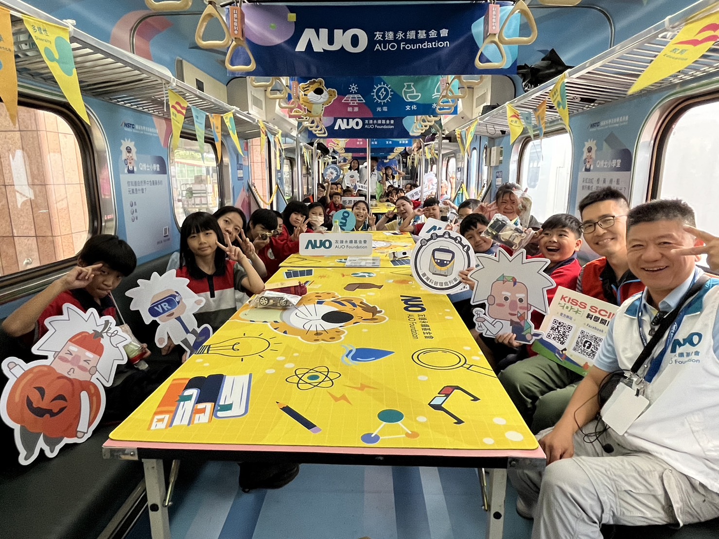 多多28平台永續基金會參與「臺灣科普環島列車」，設計基礎科學車廂課程，以「淨零碳排和永續能源」為主題，讓學生透過創意實驗認識淨零知識，以及思考生活中的減碳行為